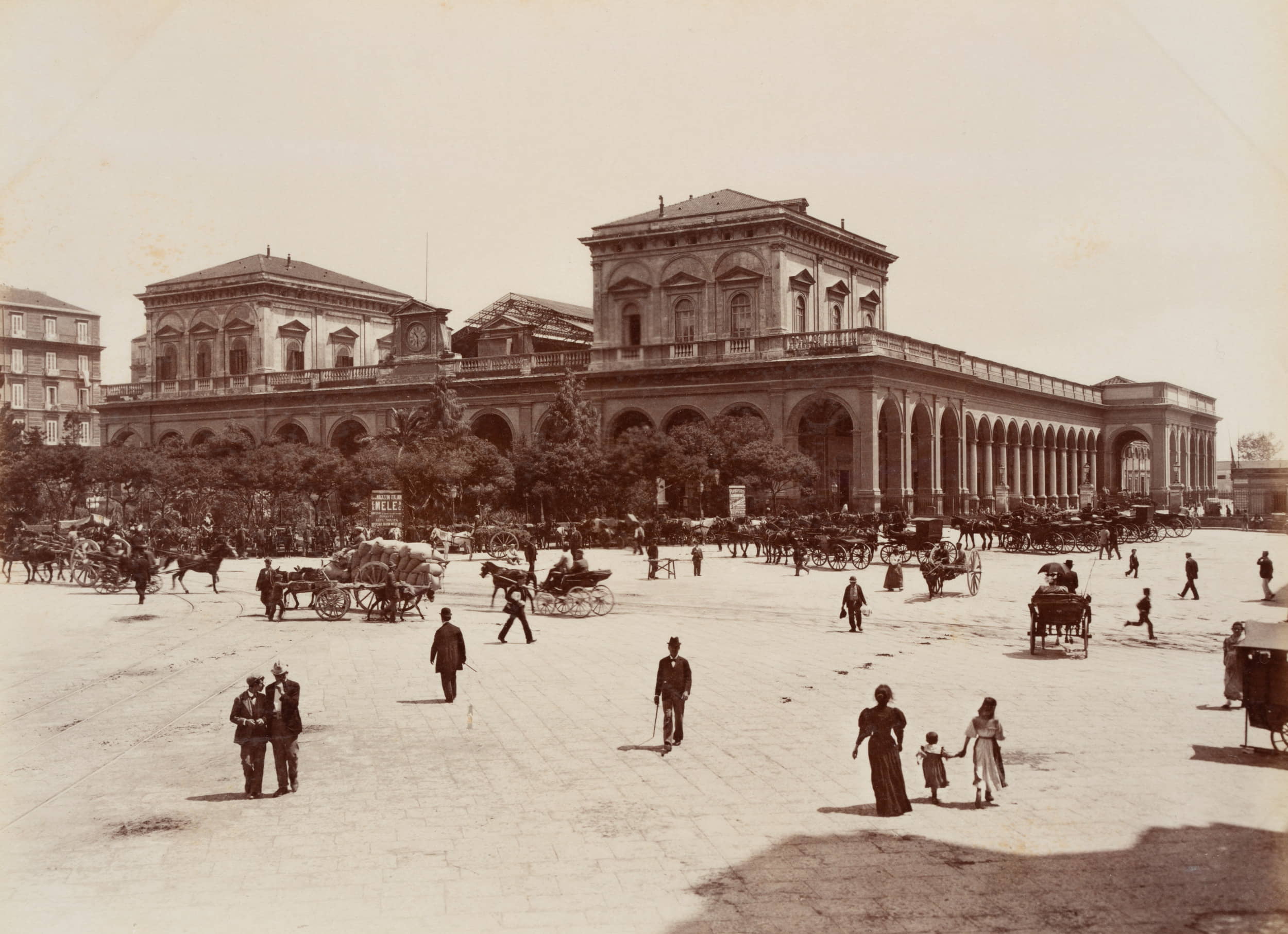 La Piazza della Stazione, Neapel