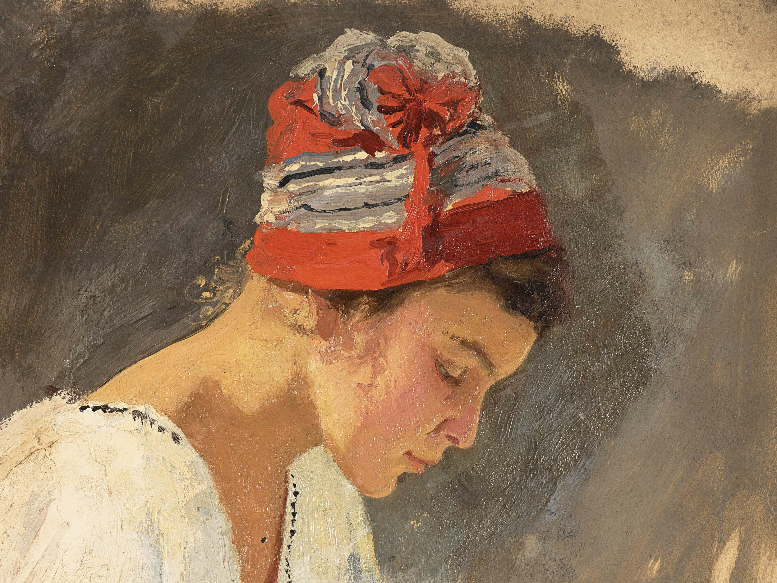Lesende junge Frau mit Mütze