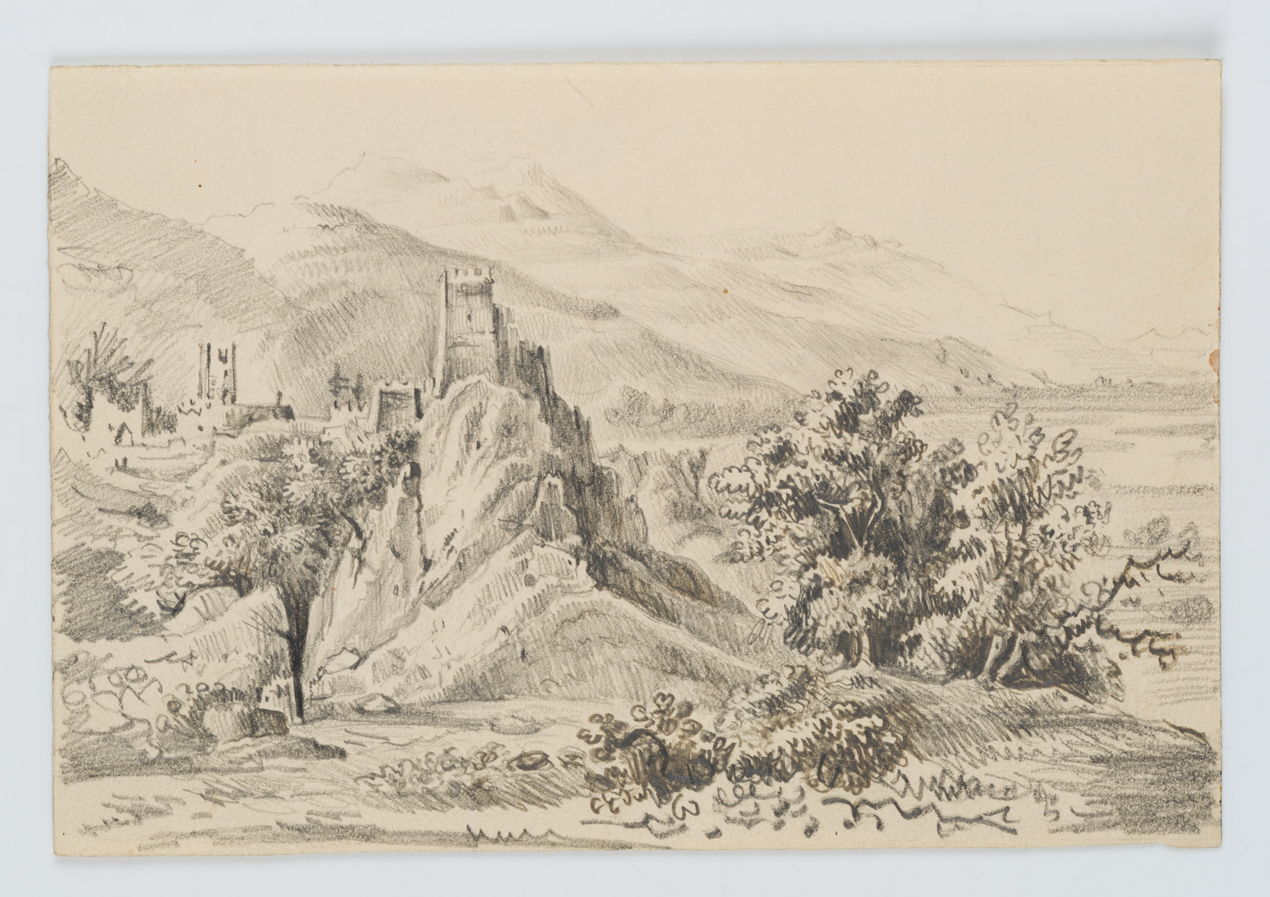Bergland mit Burgruine