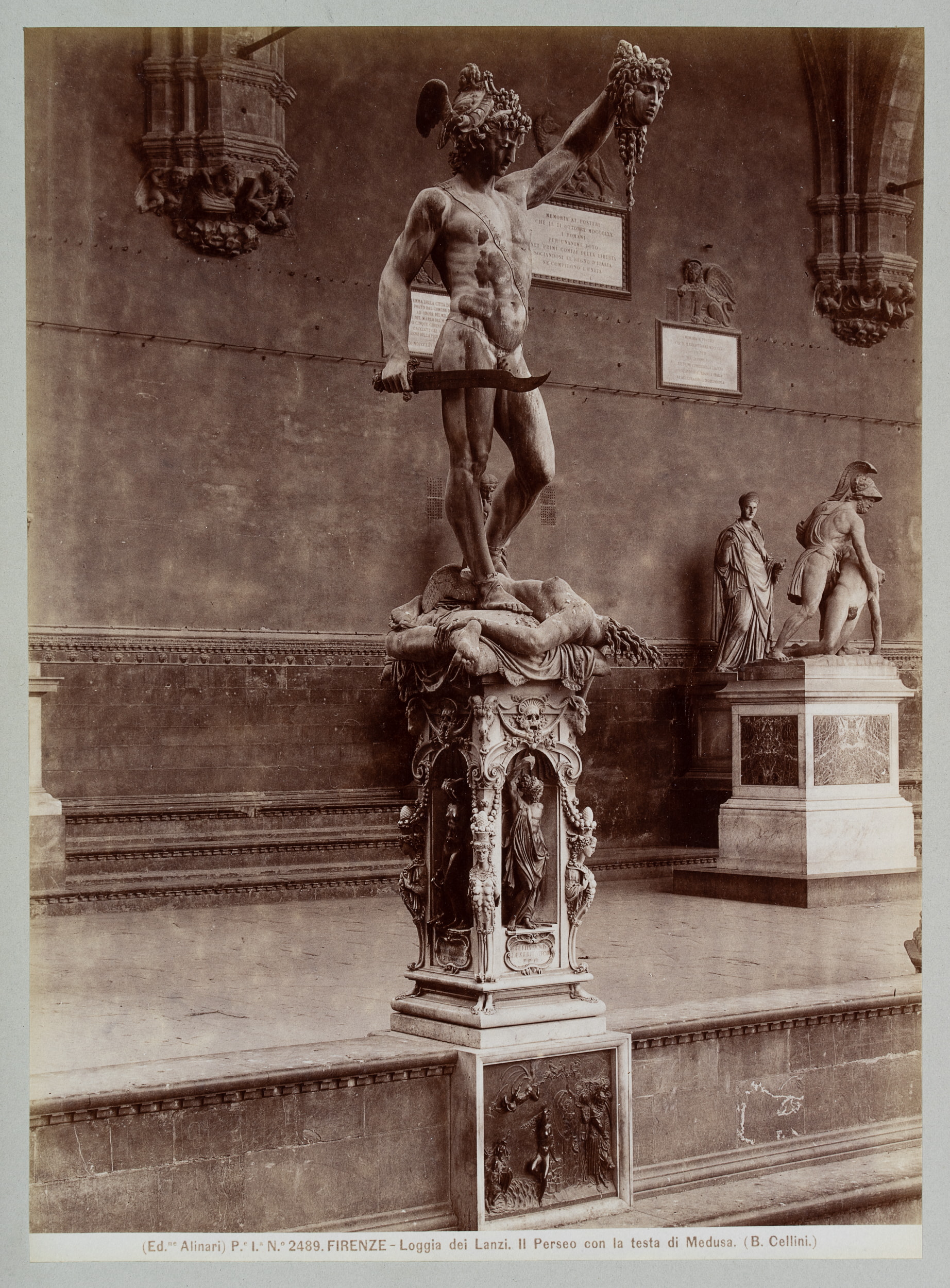 Perseus des Cellini, Loggia dei Lanzi, Florenz