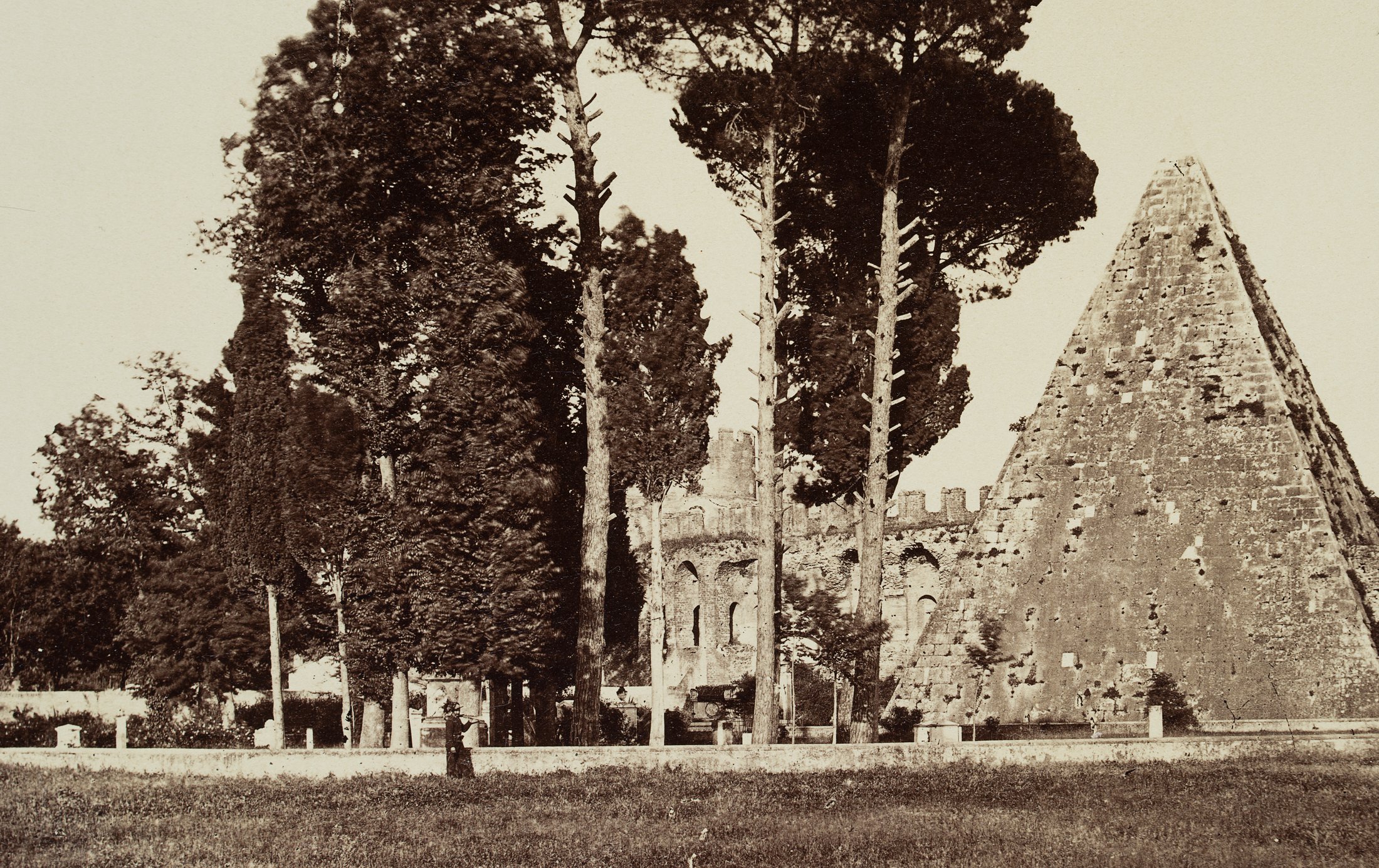 Ansicht der Cestius-Pyramide in Rom