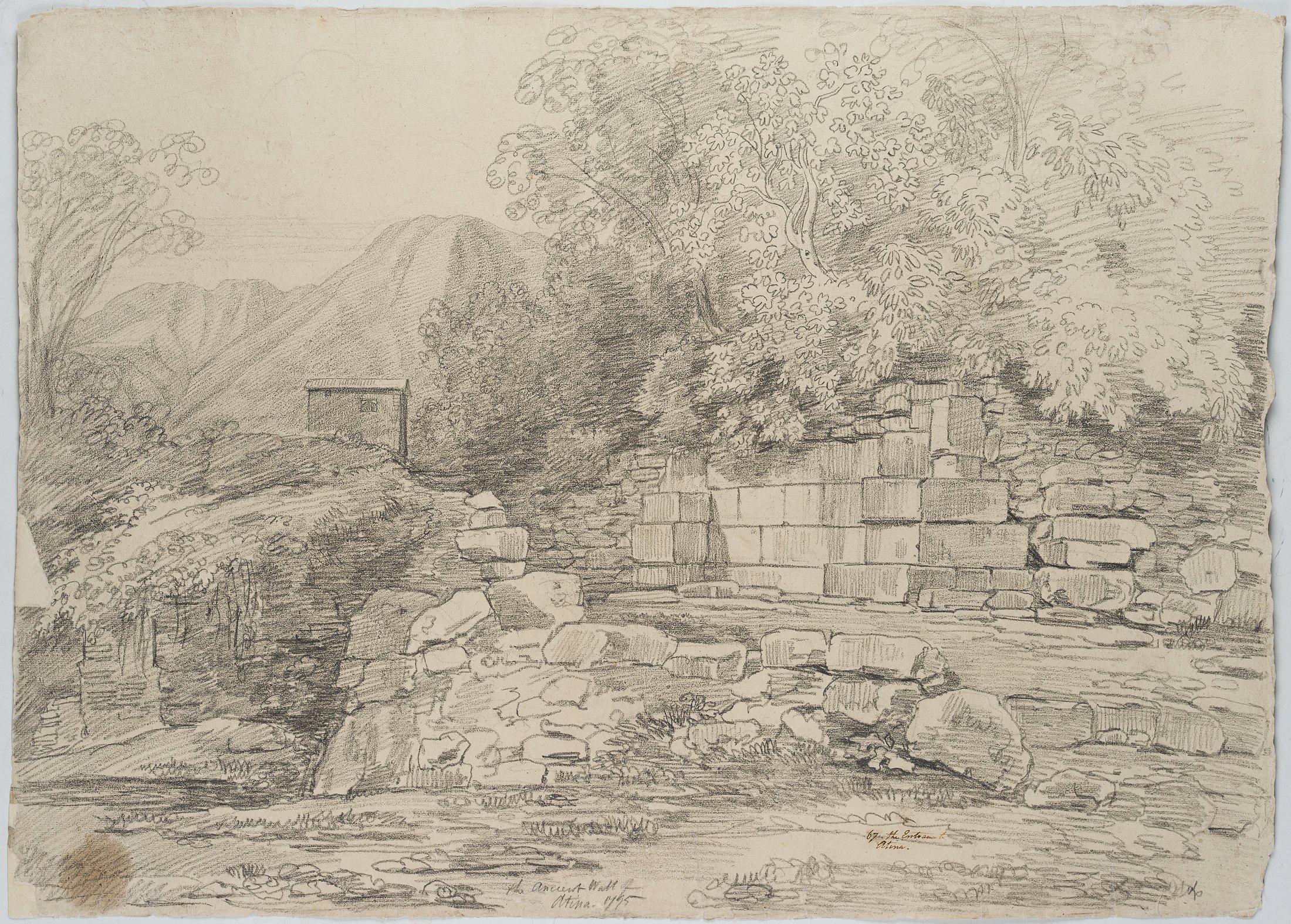 Ruinen der alten Stadtmauer von Atina