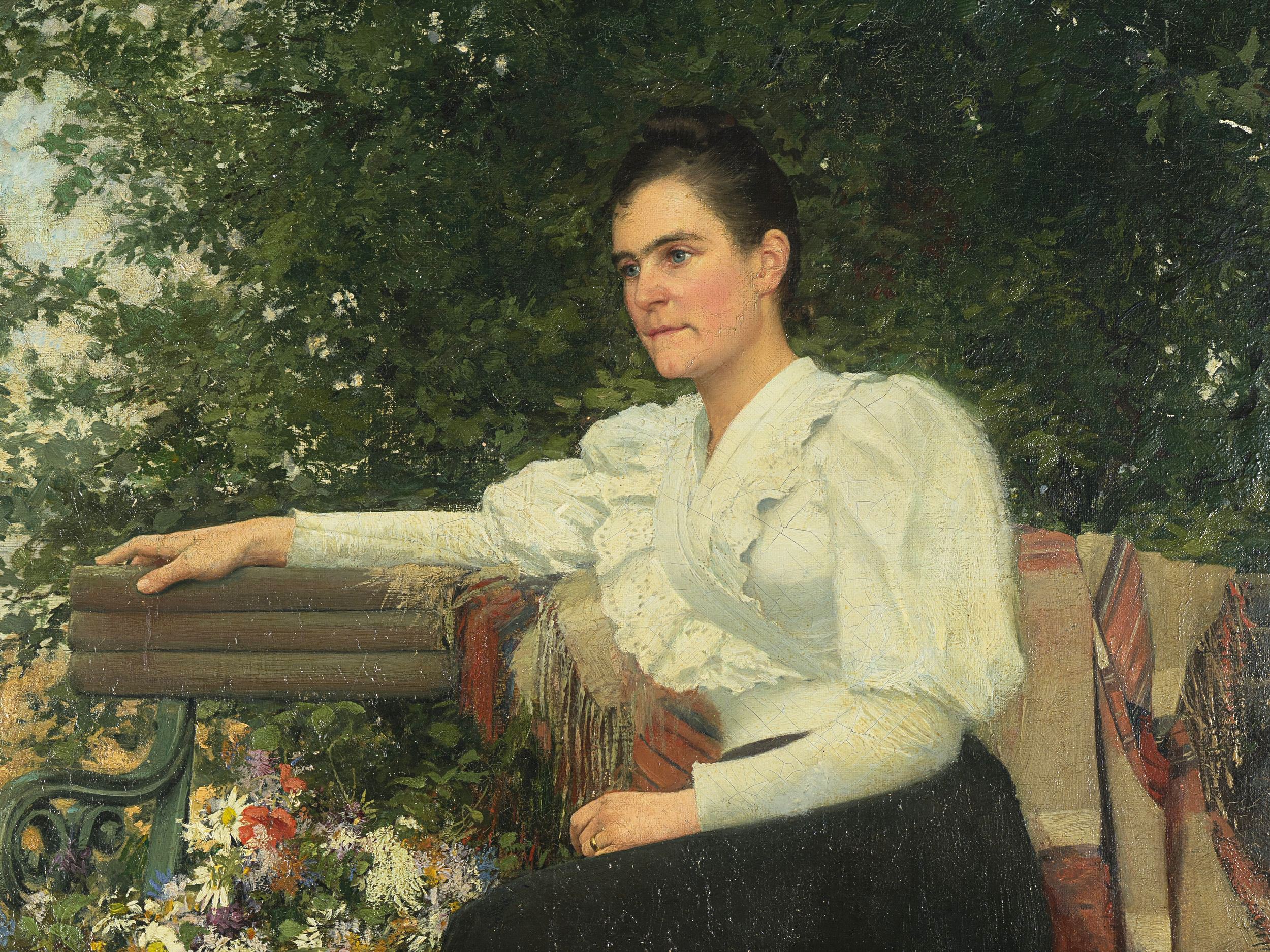 Dame auf Gartenbank