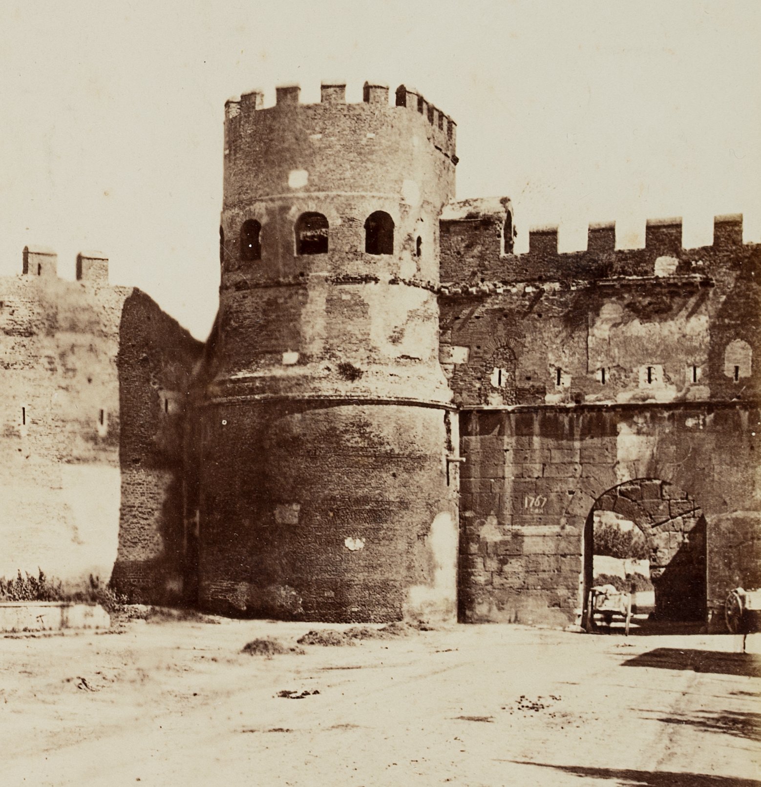 Ansicht der Cestius-Pyramide mit der Porta S. Paolo in Rom